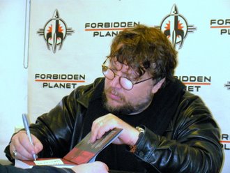 gdt Guillermo del Toro signs 'The Strain'
