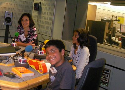 go4it-crew MG with interviewers Mia and Joss in go4it studio